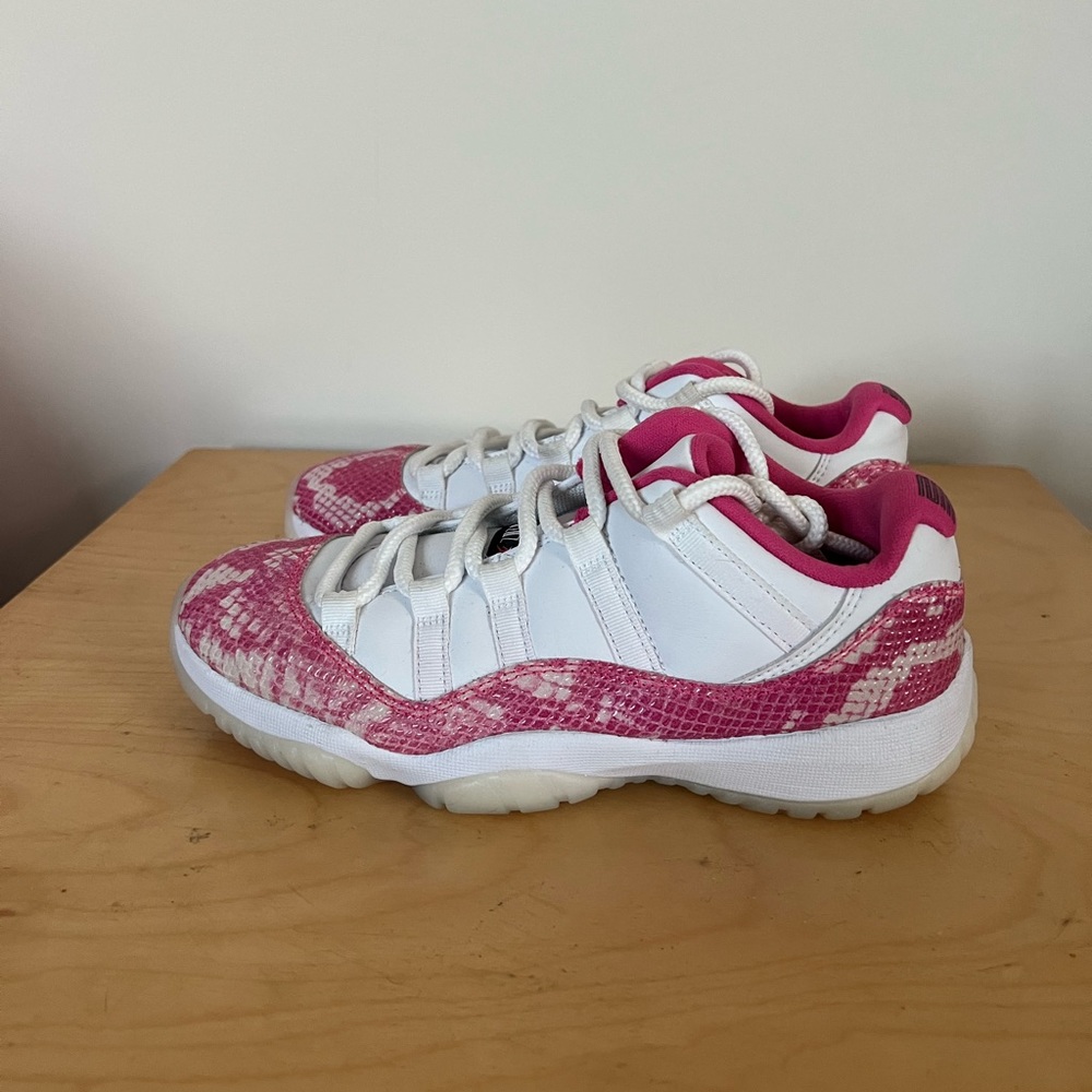 Jordan 11 Pink snakeskin size 7.5 womens used